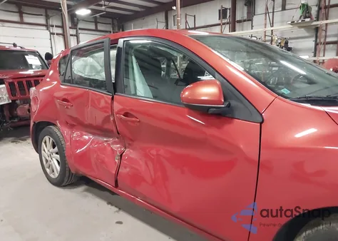 2013 Mazda Mazda3 I Touring z USA, uszkodzony, nr VIN JM1BL1L77D1821613